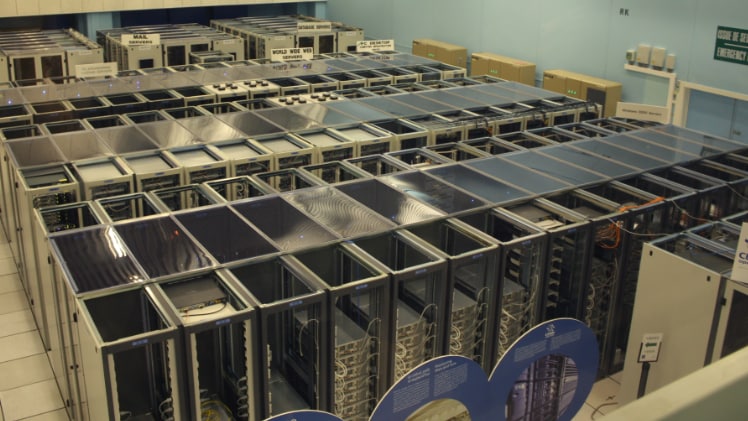 A photo of a real-world server hall.
